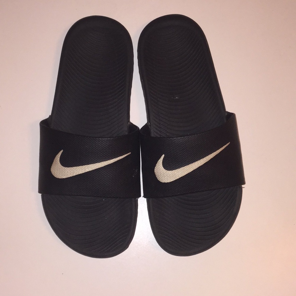 Nike slippers unisex size 6